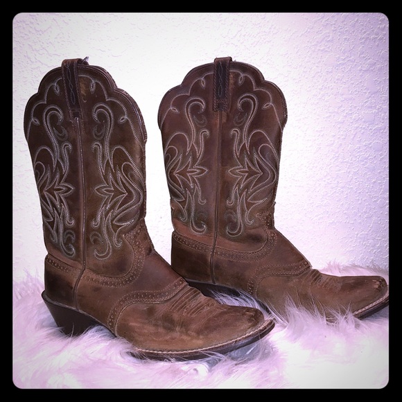 Ariat Shoes - Ariat Boots Size 7.5